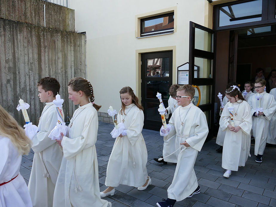 Feier der 1. Heiligen Kommunion in Sankt Crescentius (Foto: Karl-Franz Thiede)